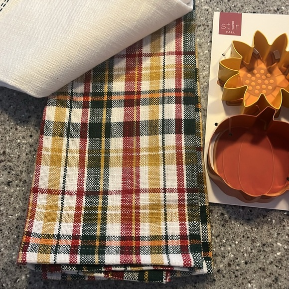 Holiday Kitcheware - Picture 3 of 4